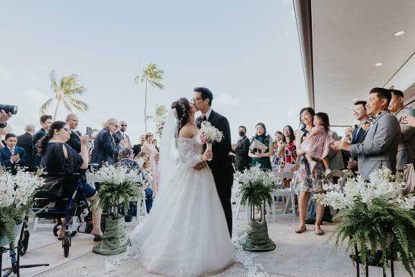 Hawaii wedding photography at Halekulani by Visionari