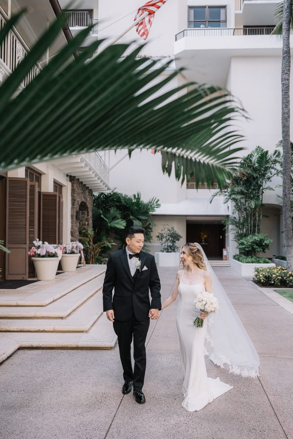 Hawaii wedding photography at Halekulani by Visionari
