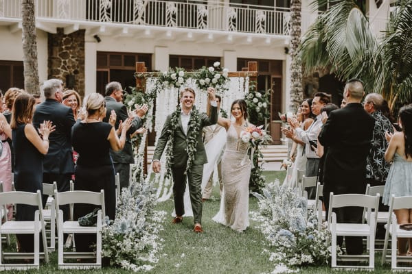 Hawaii wedding photography at Halekulani by Visionari