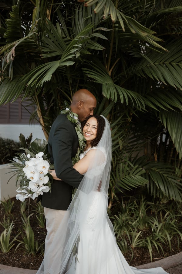 Hawaii wedding photography at Halekulani by Visionari