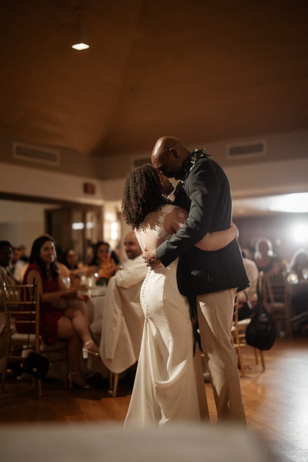 Hawaii wedding photography at Halekulani by Visionari