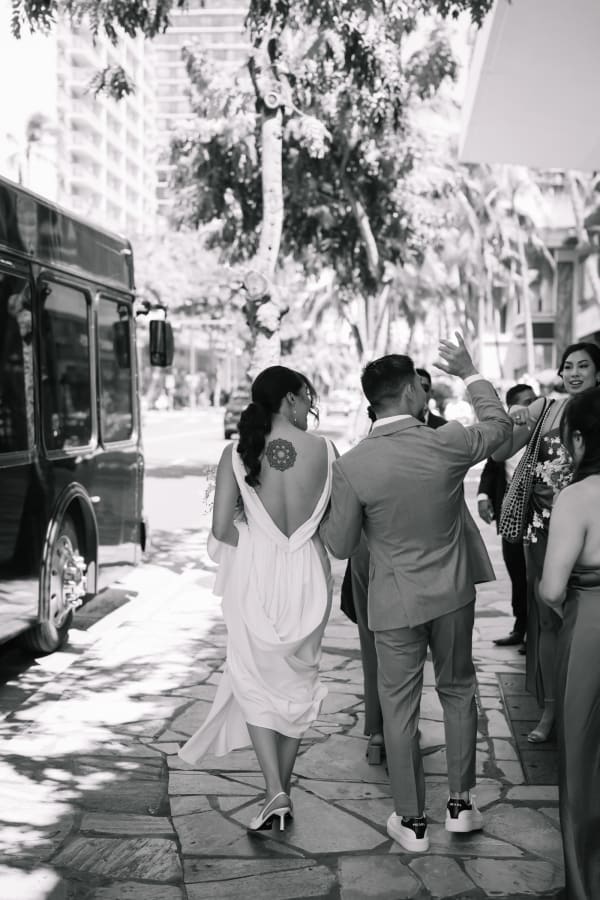 Hawaii wedding photography at Café Julia by Visionari