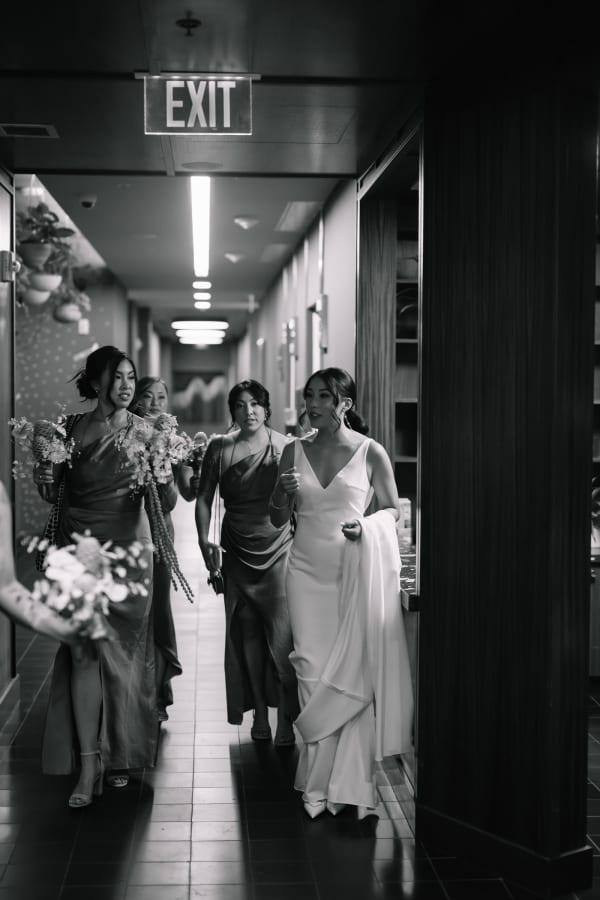 Hawaii wedding photography at Café Julia by Visionari
