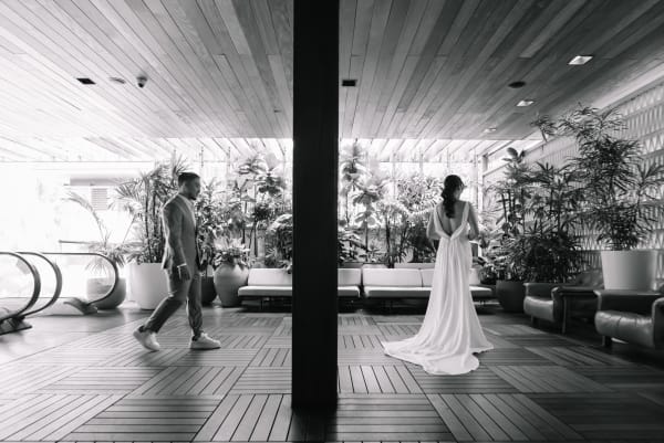 Hawaii wedding photography at Café Julia by Visionari