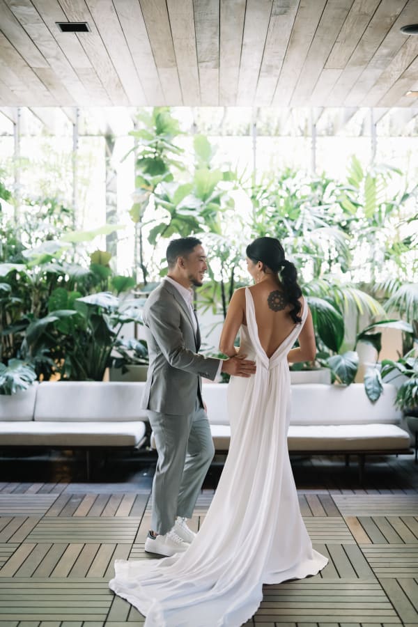 Hawaii wedding photography at Café Julia by Visionari