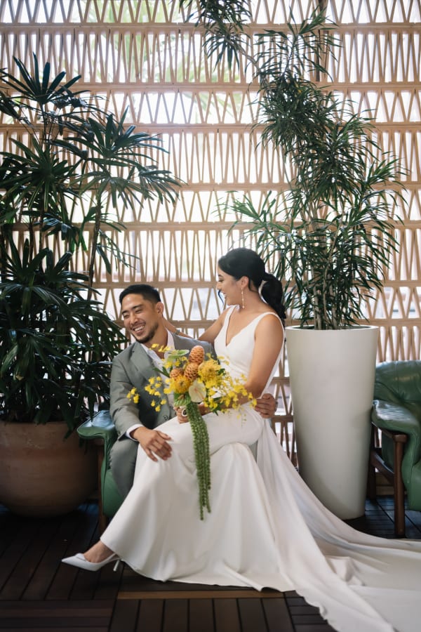 Hawaii wedding photography at Café Julia by Visionari