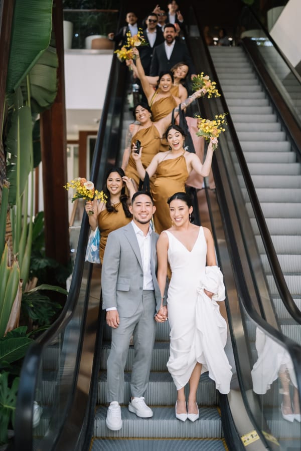 Hawaii wedding photography at Café Julia by Visionari