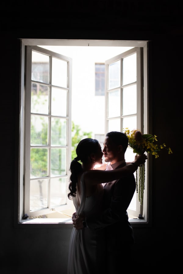 Hawaii wedding photography at Café Julia by Visionari