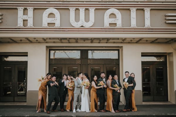 Hawaii wedding photography at Café Julia by Visionari