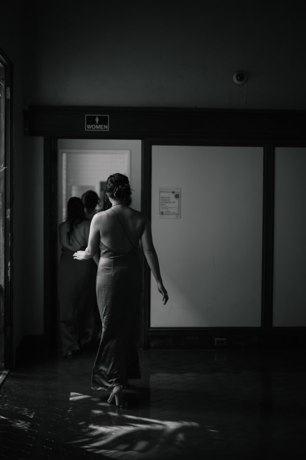 Hawaii wedding photography at Café Julia by Visionari