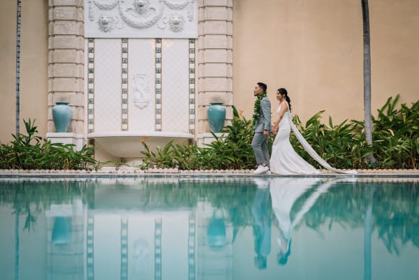 Hawaii wedding photography at Café Julia by Visionari