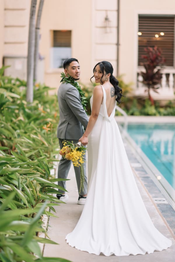 Hawaii wedding photography at Café Julia by Visionari