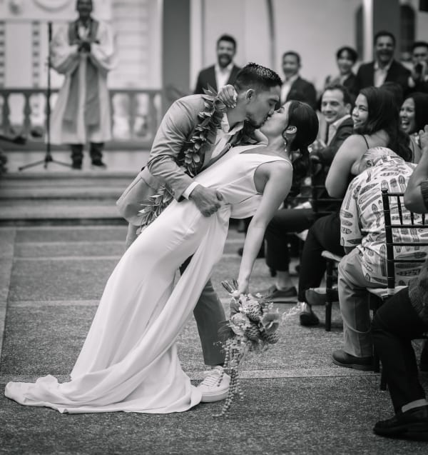 Hawaii wedding photography at Café Julia by Visionari