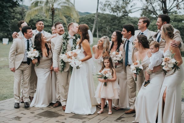Hawaii wedding photography at Dillingham Ranch by Visionari
