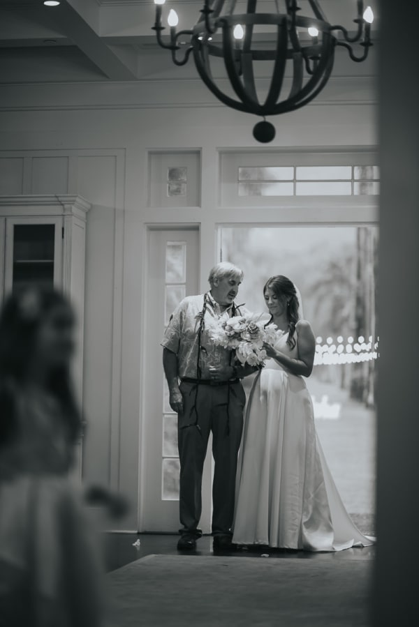Hawaii wedding photography at Dillingham Ranch by Visionari