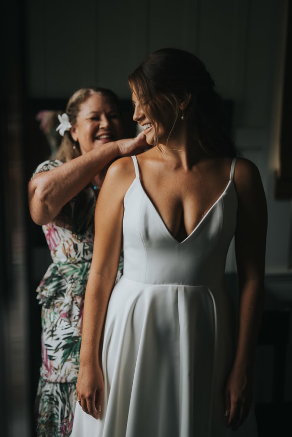 Hawaii wedding photography at Dillingham Ranch by Visionari
