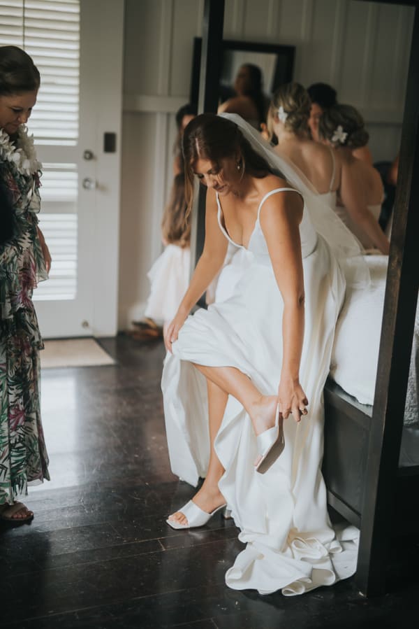 Hawaii wedding photography at Dillingham Ranch by Visionari
