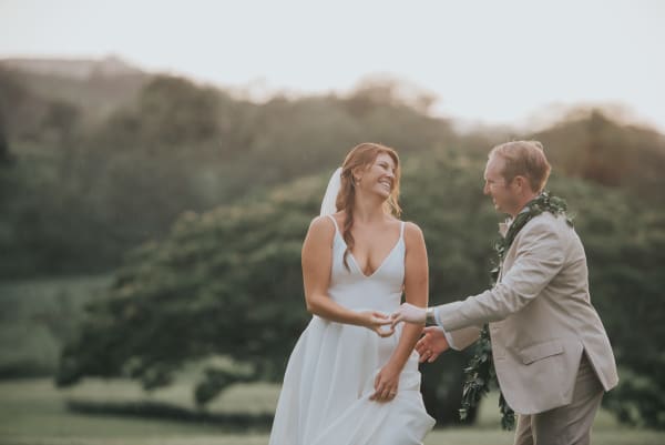 Hawaii wedding photography at Dillingham Ranch by Visionari