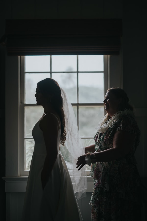 Hawaii wedding photography at Dillingham Ranch by Visionari