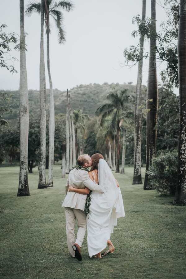 Hawaii wedding photography at Dillingham Ranch by Visionari