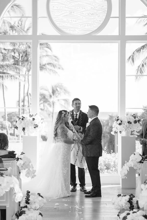 Hawaii wedding photography at Four Seasons Resort Oahu by Visionari