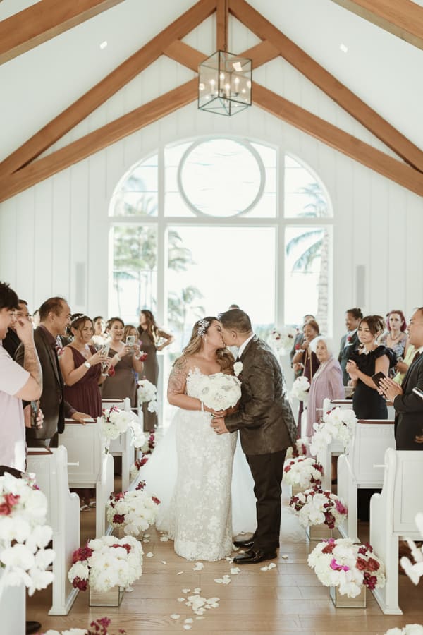 Hawaii wedding photography at Four Seasons Resort Oahu by Visionari