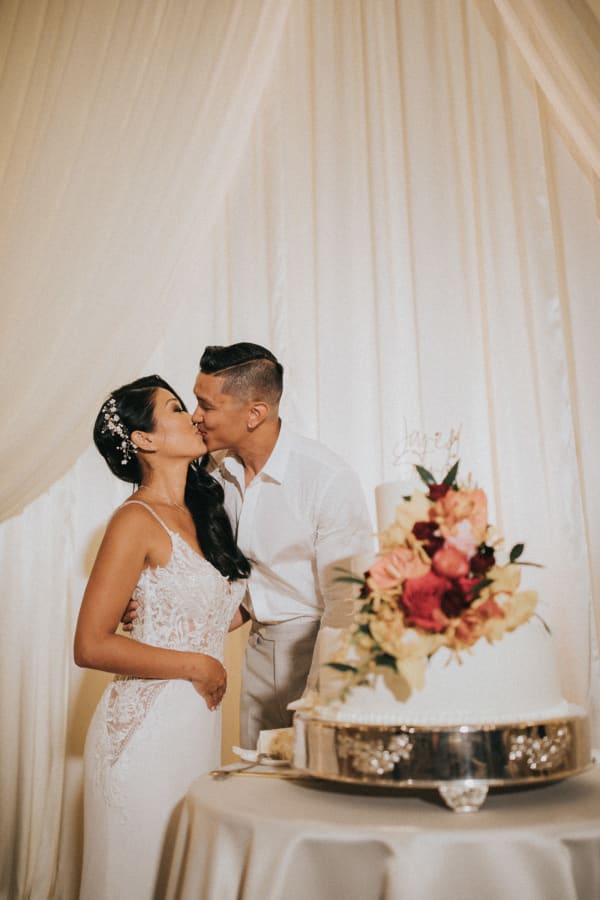 Hawaii wedding photography at Four Seasons Resort Oahu by Visionari