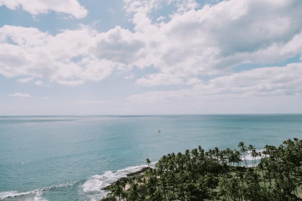 Hawaii wedding photography at Four Seasons Resort Oahu by Visionari