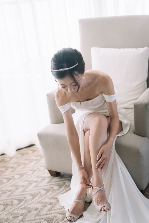 Hawaii wedding photography at Haiku Gardens & Moana Surfrider by Visionari