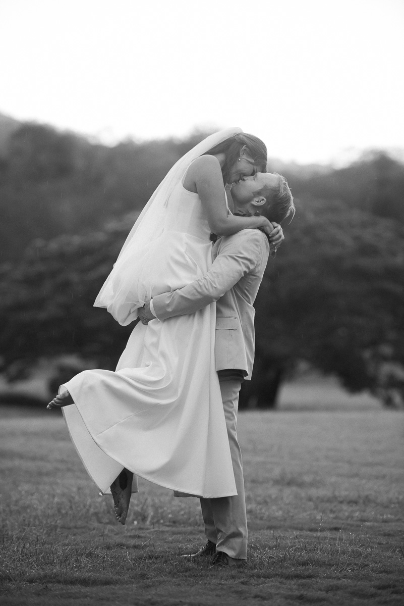 Hawaii wedding photography at Dillingham Ranch by Visionari