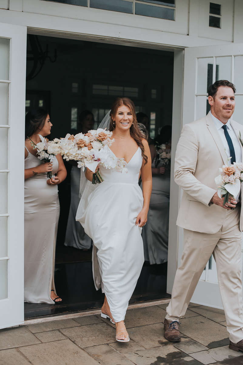 Hawaii wedding photography at Dillingham Ranch by Visionari