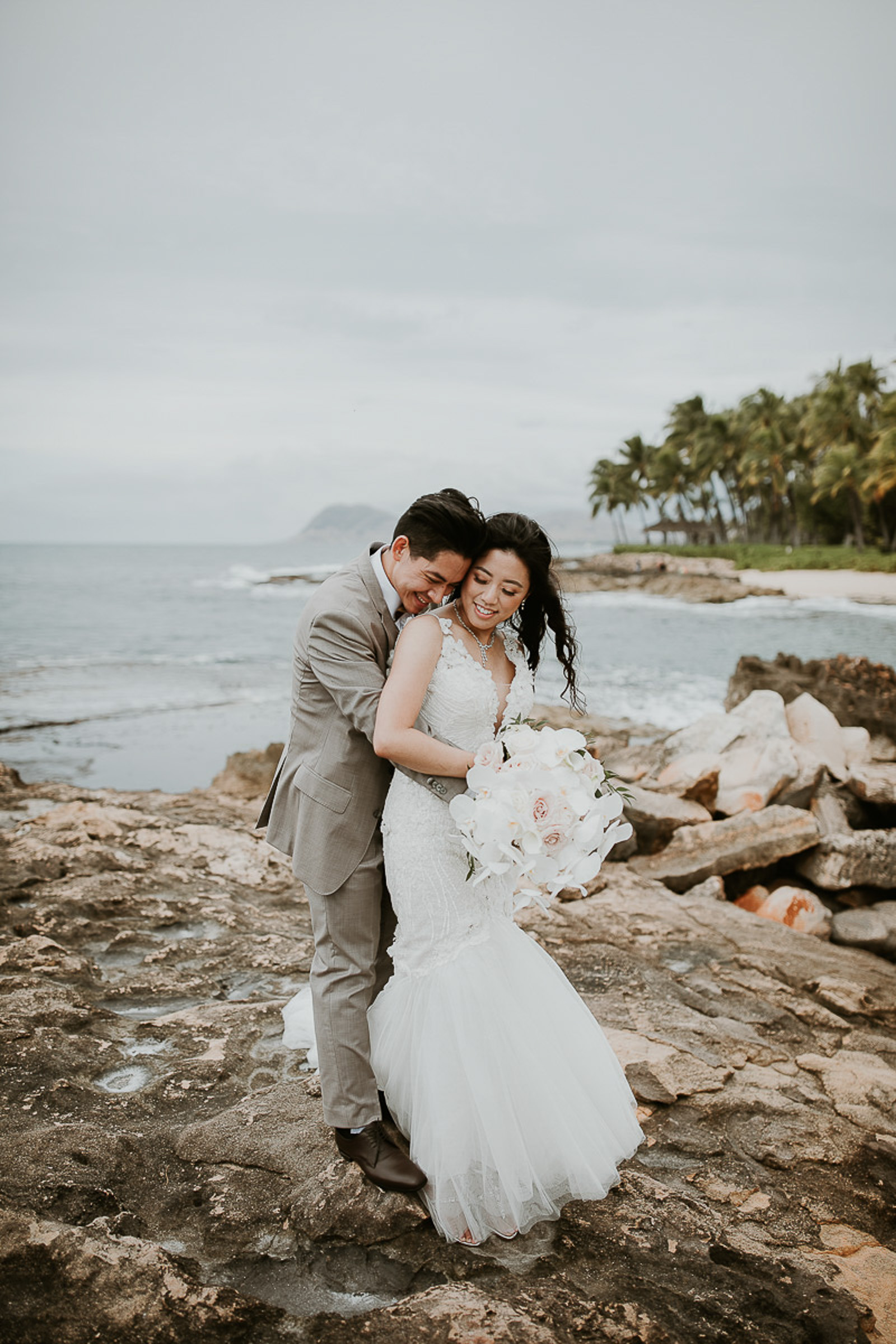 Hawaii wedding photography at Aulani by Visionari
