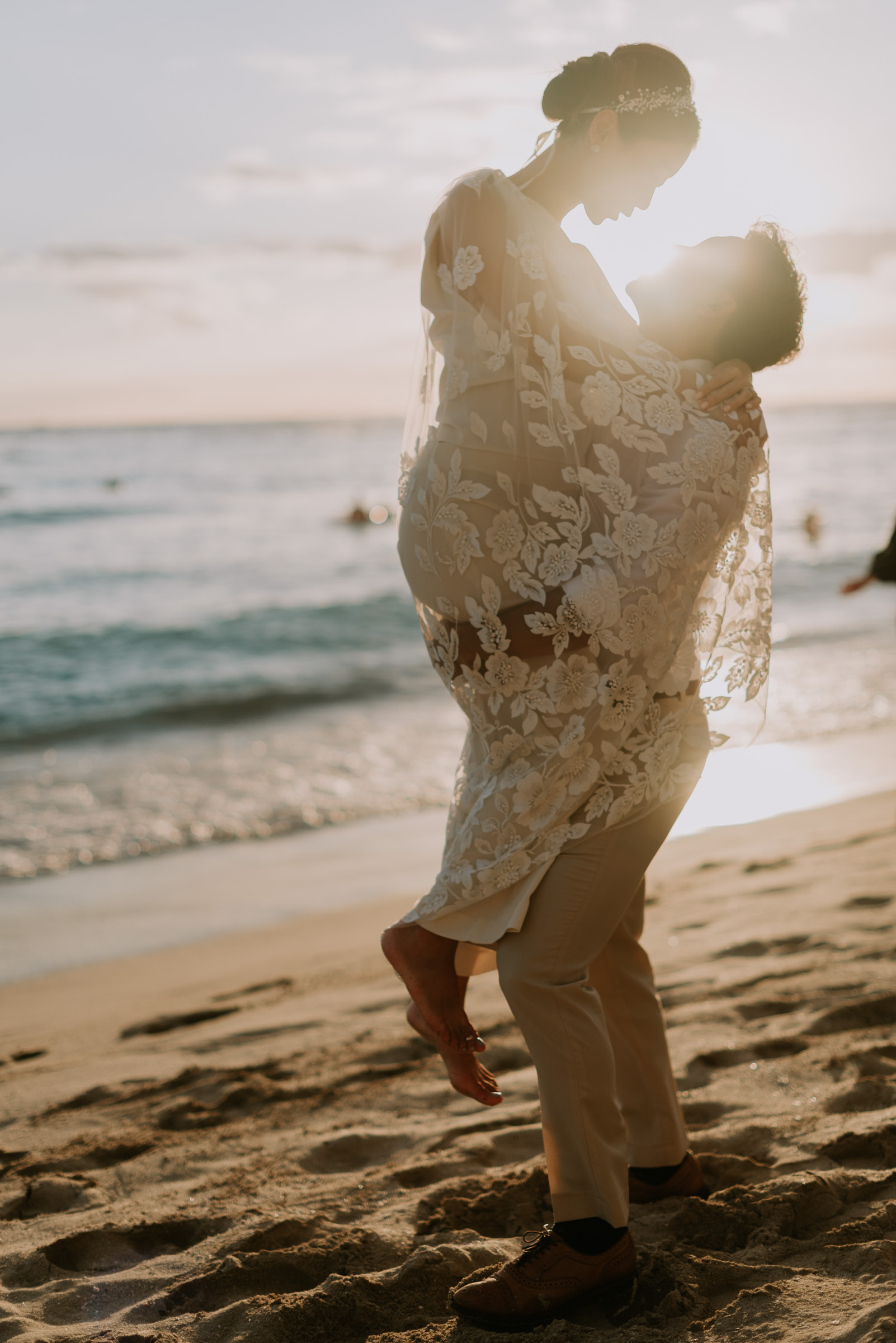 Hawaii wedding photography at Haiku Gardens & Moana Surfrider by Visionari