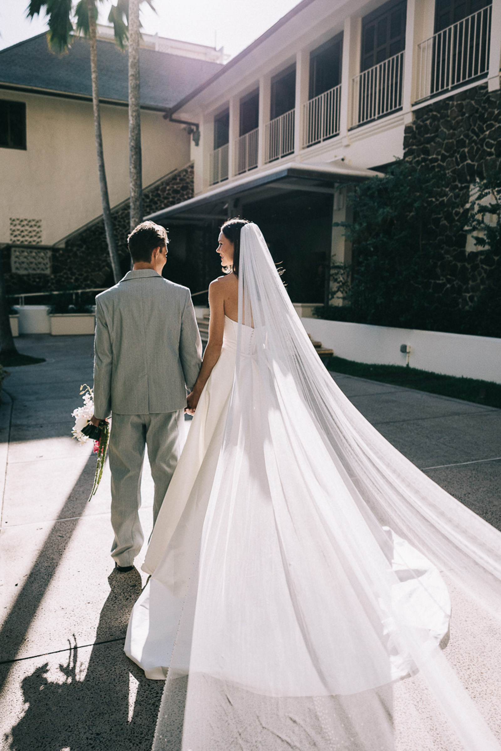 Hawaii wedding photography at Halekulani by Visionari