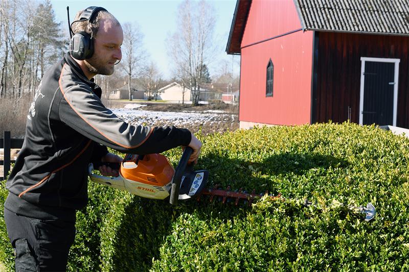 tpf-service trimmar en häck