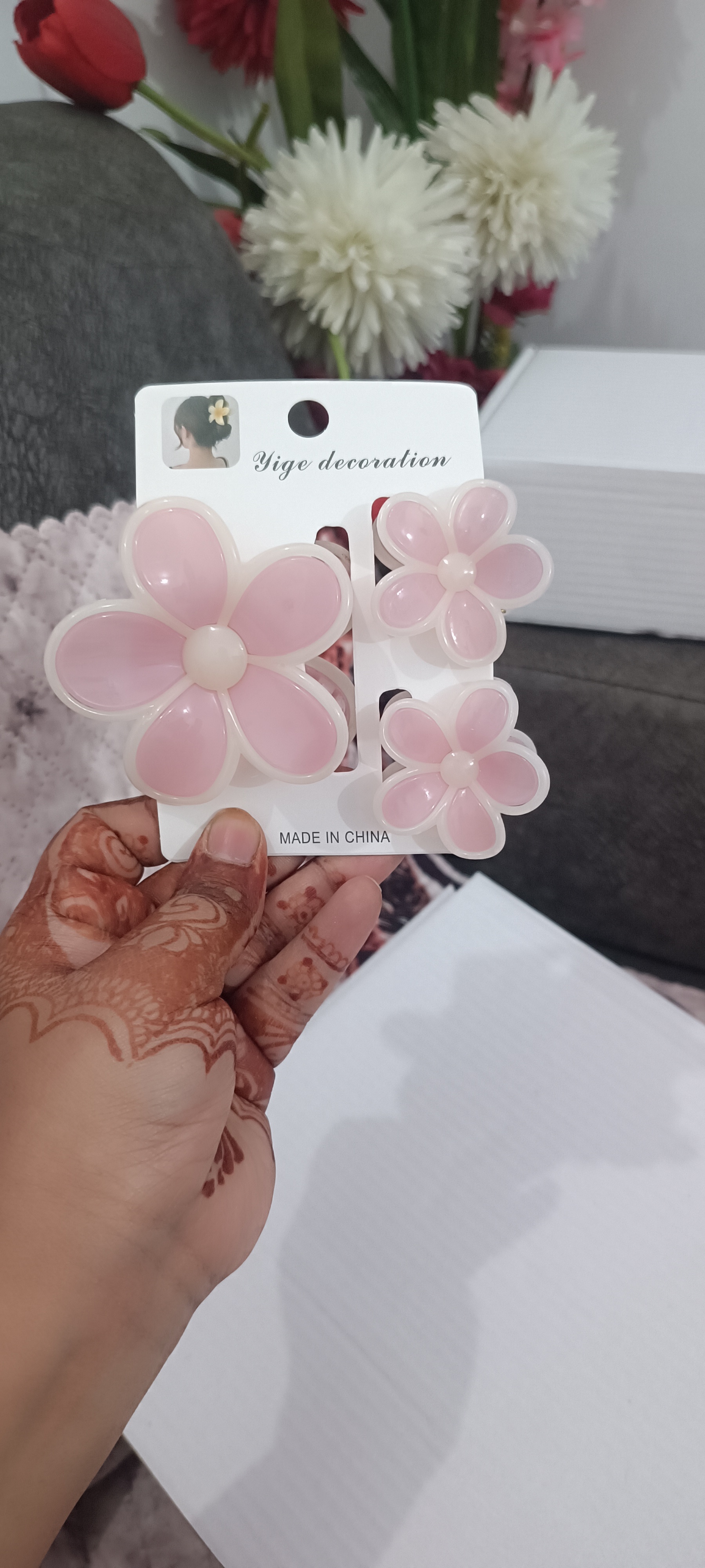Flower Clutcher