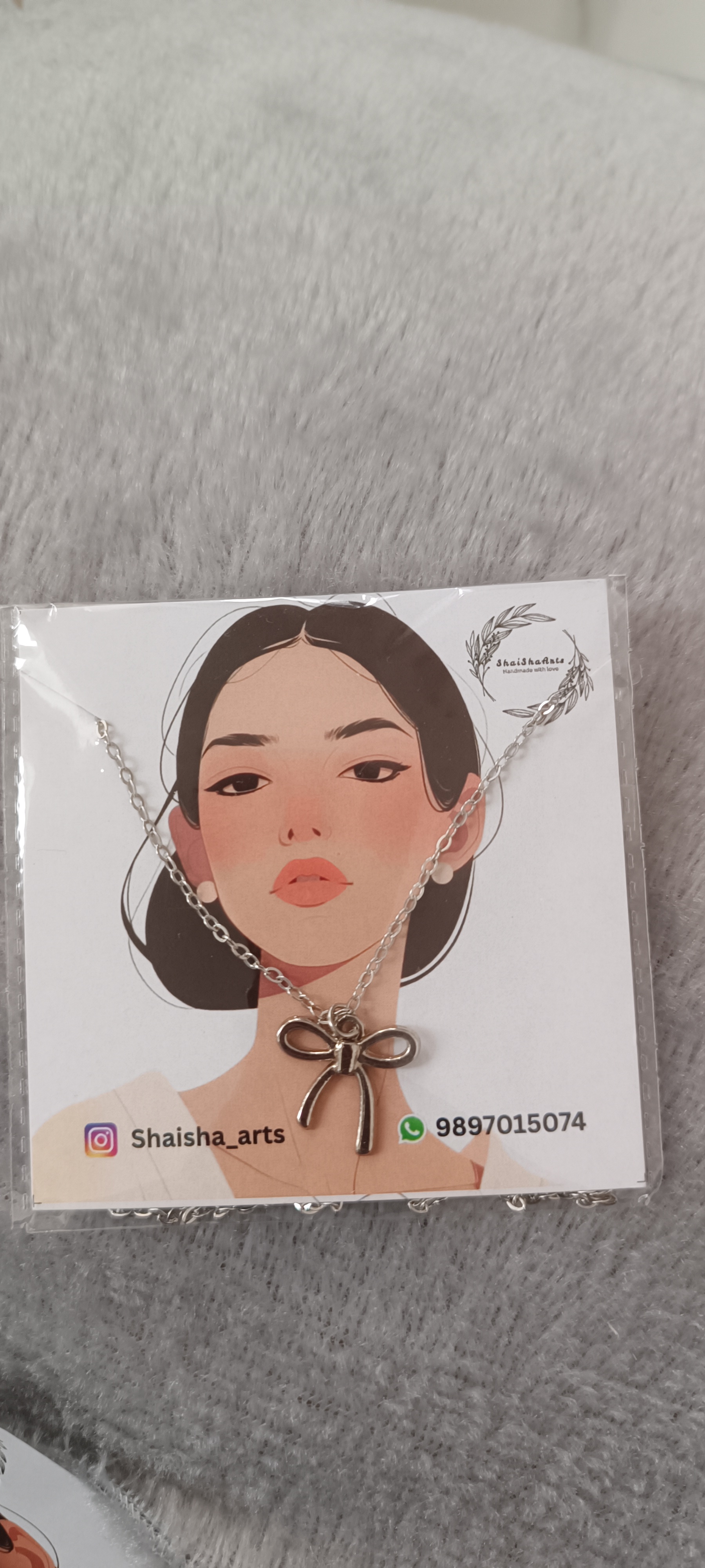 Bow necklace 