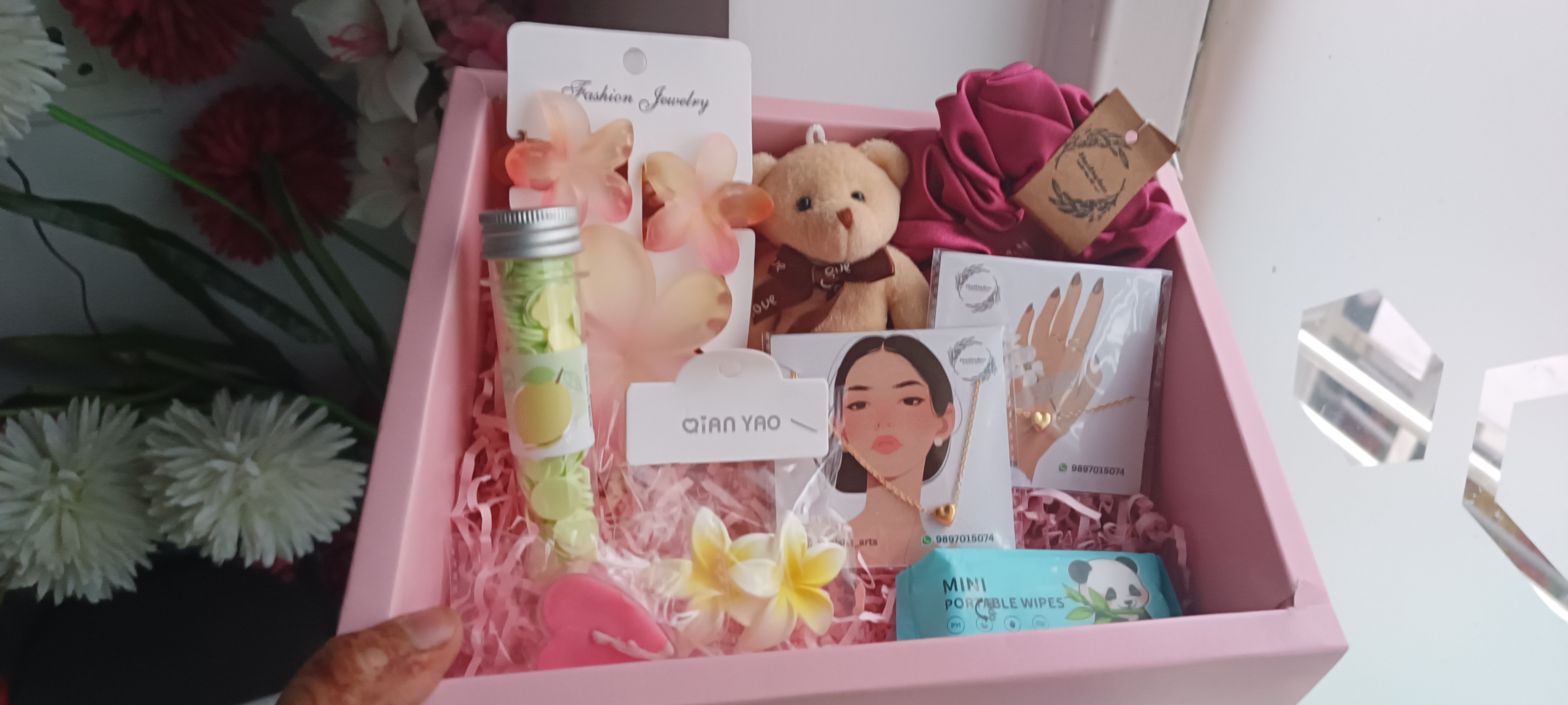 Pink hamper
