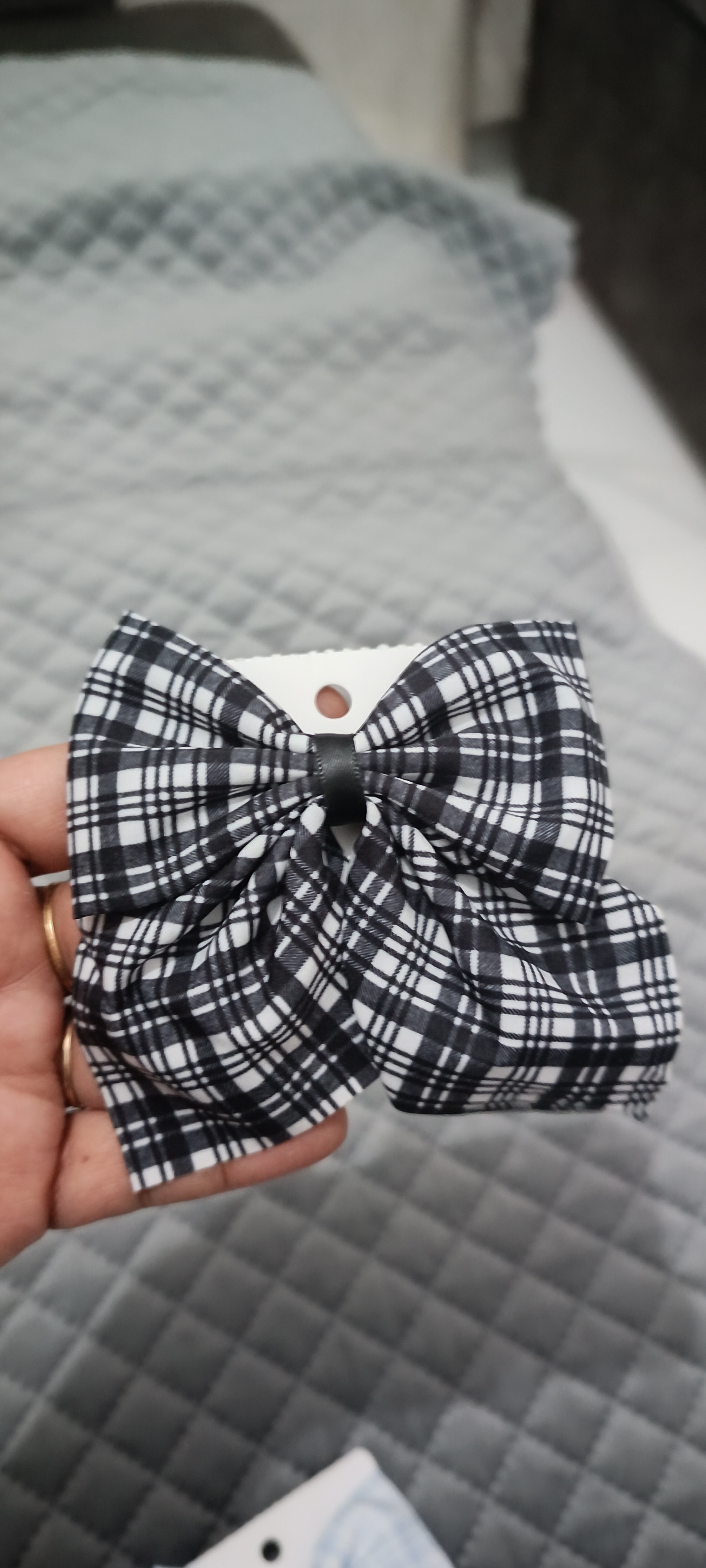 Black bow hair clip