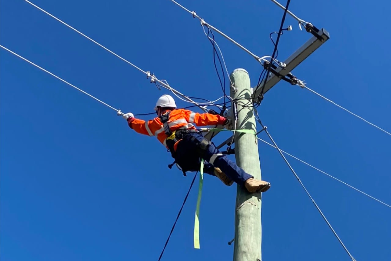 Overhead-power-electrician-Canberra