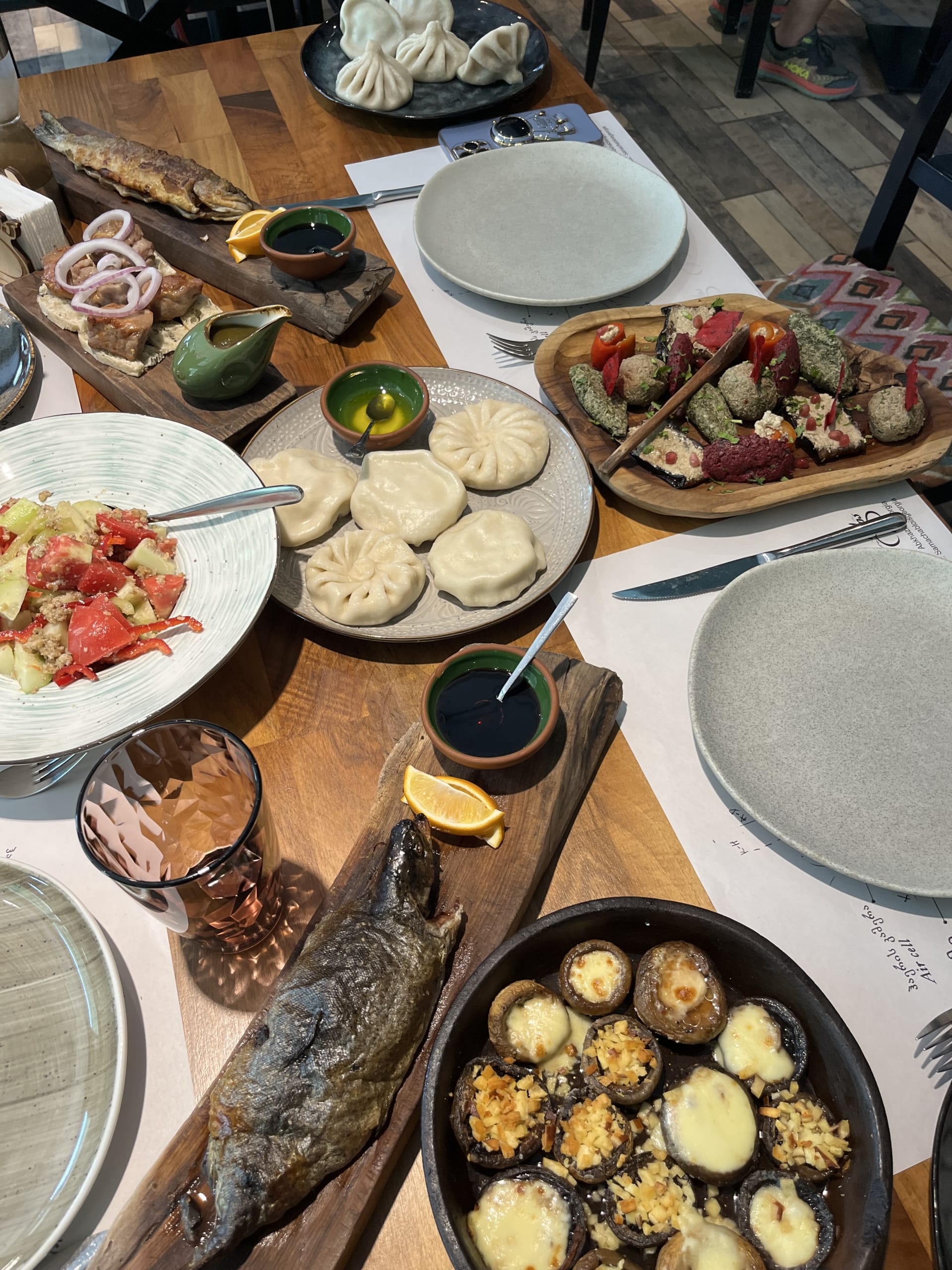 La supra georgiana: Por qué una cena en Georgia nunca es solo una cena
