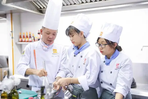 Học Nghề Cho Nữ - Hướng Nghiệp Hot, Cơ Hội Việc Làm Cao