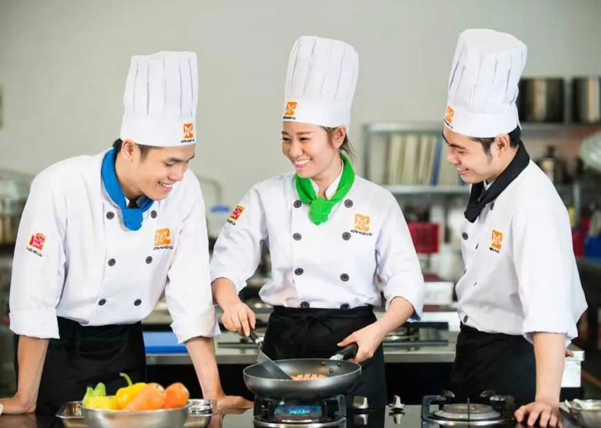 Học Nghề Cho Nữ - Hướng Nghiệp Hot, Cơ Hội Việc Làm Cao