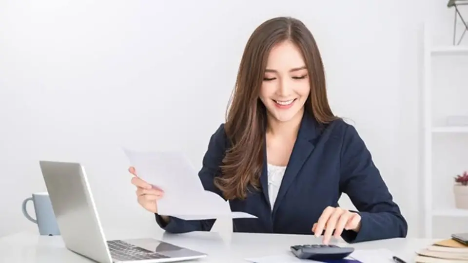 Con gái học cao đẳng nên học ngành gì? Top ngành hot trend