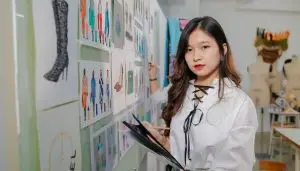 Con gái nên học nghề gì? Hướng dẫn chọn nghề phù hợp