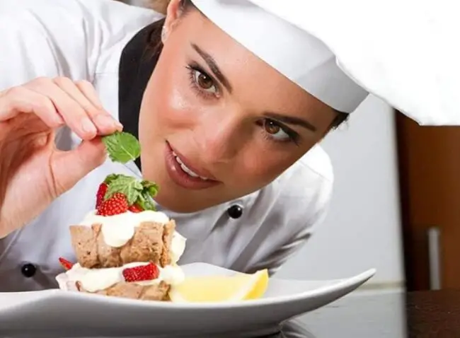 Con gái nên học nghề gì? Hướng dẫn chọn nghề phù hợp