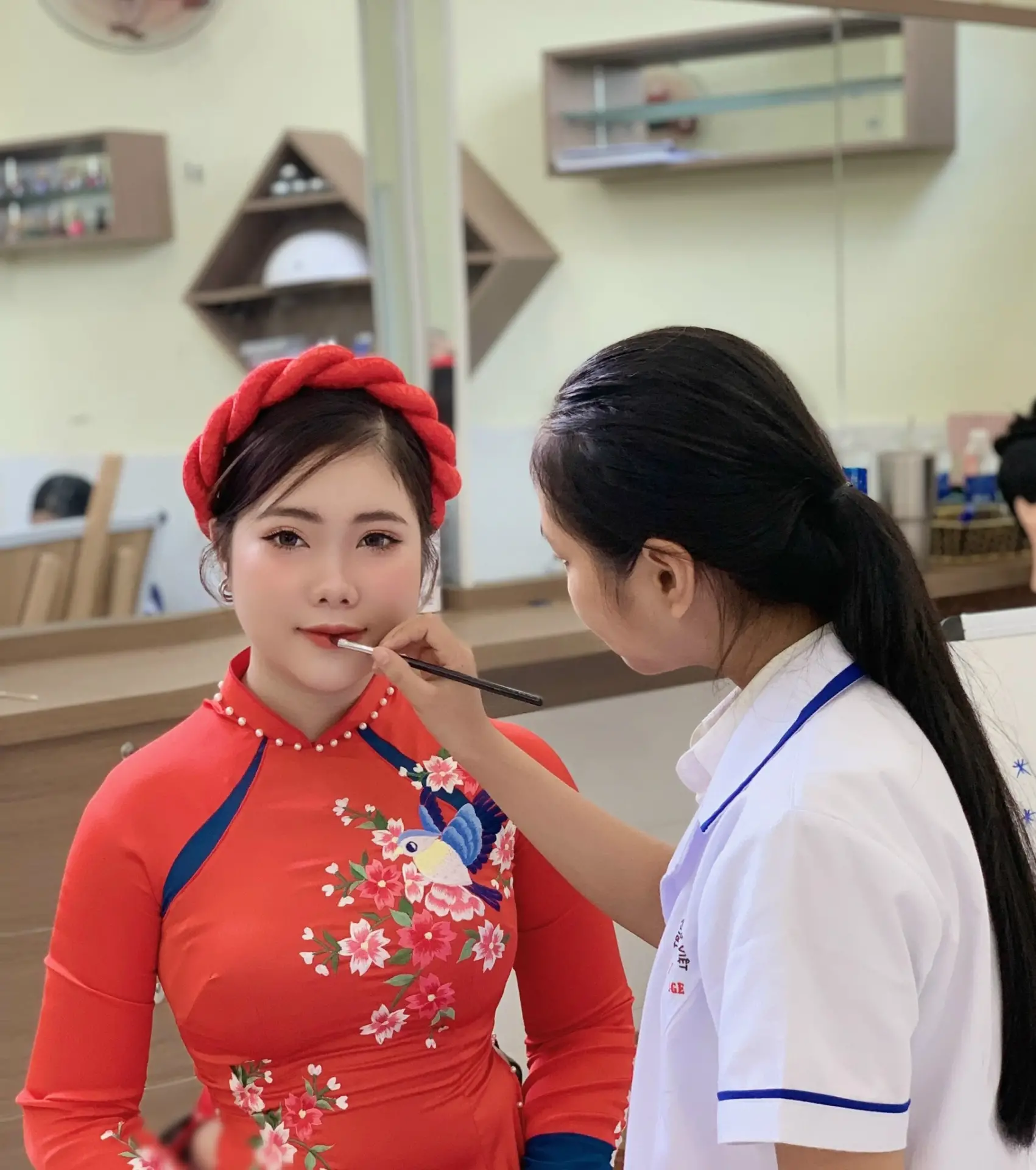 Các Ngành Nghề Phù Hợp Với Phụ Nữ Hiện Nay