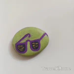 Painted painting stone by artist nad_doodles showing comic. Sonnenbrille .