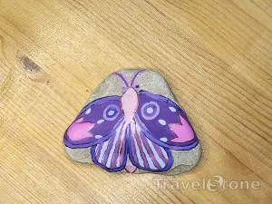 Painted painting stone by artist nad_doodles showing animals. Motte lila.