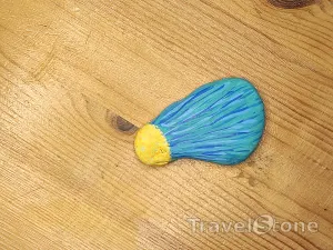 Painted painting stone by artist nad_doodles showing plants. Blütenblatt blau .